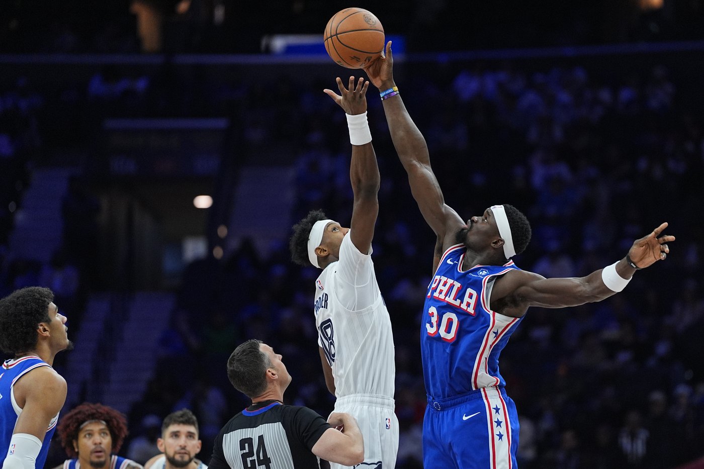Payne, Edgecombe help 76ers rally to a 139-129 win over the Grizzlies | iNFOnews.ca