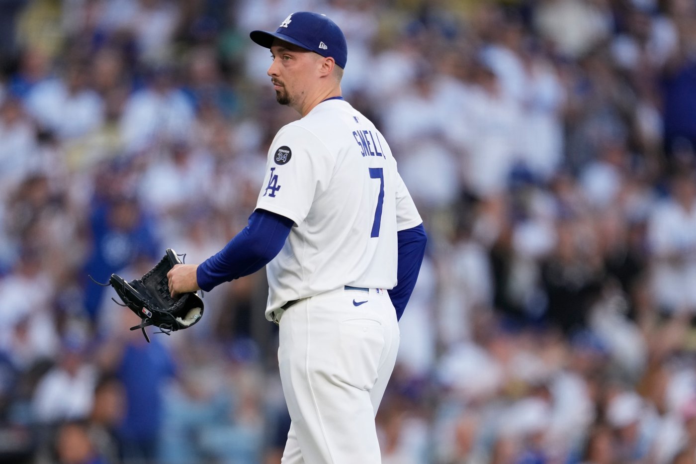 Blue Jays hit first leadoff back-to-back homers in World Series history - on 3 pitches | iNFOnews.ca Blue Jays hit first leadoff back-to-back homers in World Series history - on 3 pitches | iNFOnews.ca