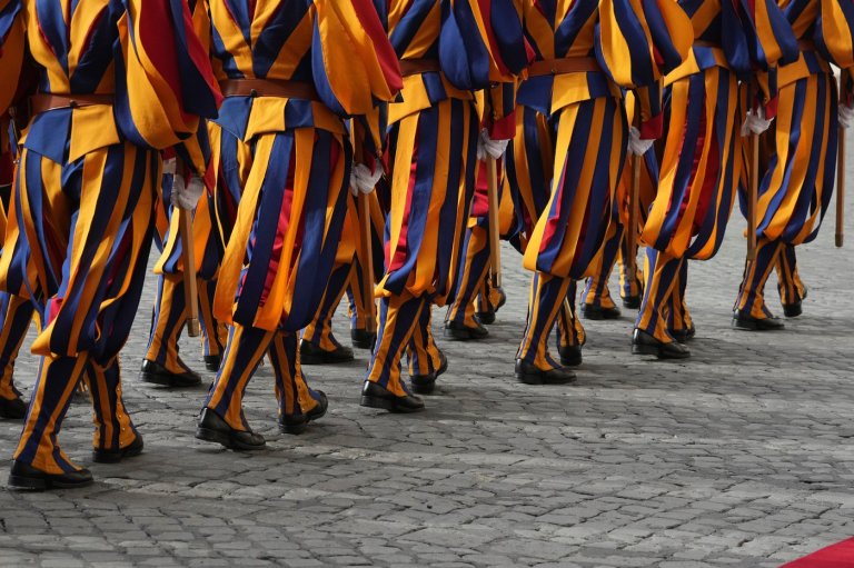 Vatican investigates Swiss Guard after allegations of an antisemitic incident in St. Peter's Square | iNFOnews.ca