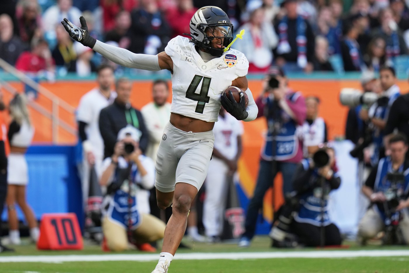 Tough, motivated defenses headline high-stakes Peach Bowl between No. 1 Indiana and No. 5 Oregon | iNFOnews.ca Tough, motivated defenses headline high-stakes Peach Bowl between No. 1 Indiana and No. 5 Oregon | iNFOnews.ca