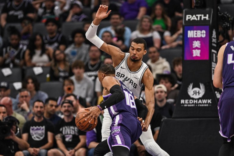 Wembanyama scores 18 points to lead Spurs over Kings 132-104 | iNFOnews.ca