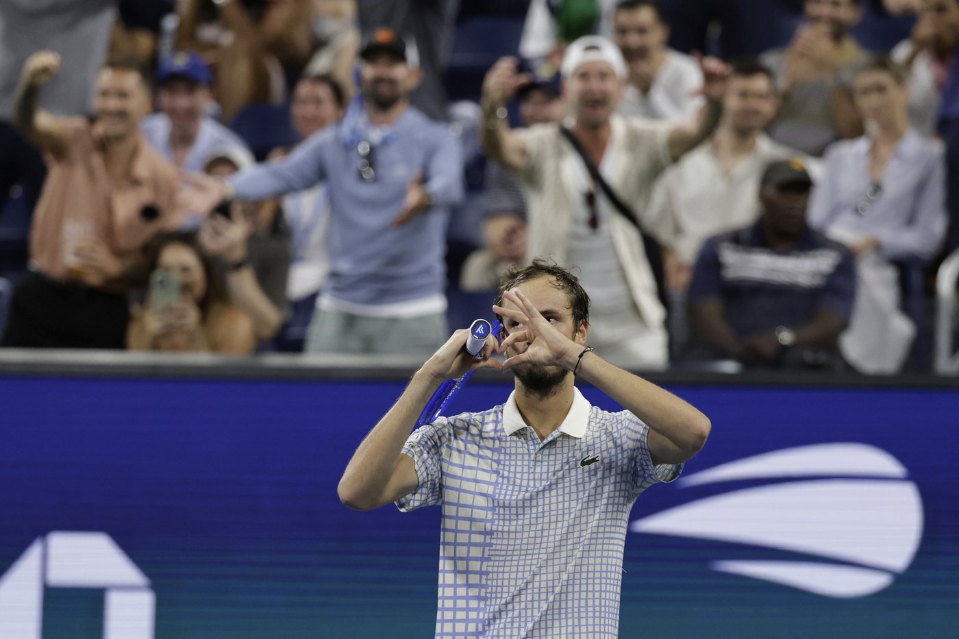 Medvedev taunts booing crowd, rips chair ump during wild US Open meltdown | iNFOnews.ca Medvedev taunts booing crowd, rips chair ump during wild US Open meltdown | iNFOnews.ca