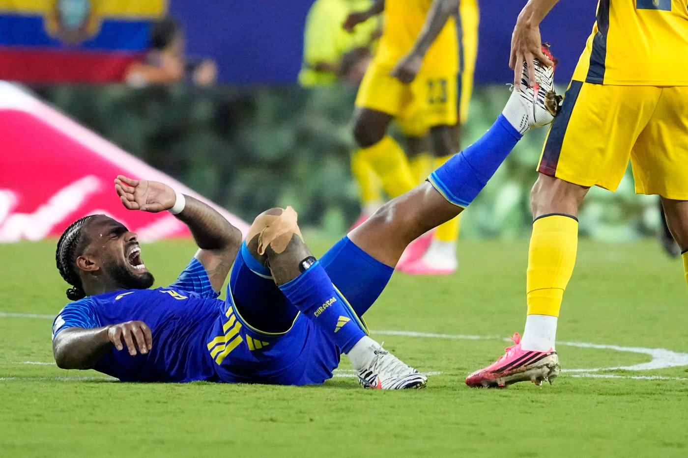 Curacao’s Eloy Room makes 15 saves, sends island nation to 0-0 draw with Ecuador in World Cup | iNFOnews.ca