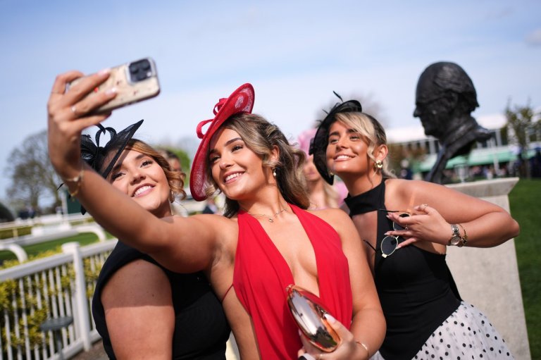 A look at style and fashion on Ladies Day at the Grand National Festival | iNFOnews.ca
