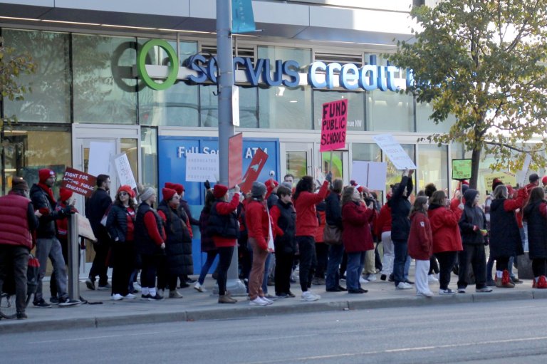 Alberta's Smith wants education commission after teachers strike settled | iNFOnews.ca