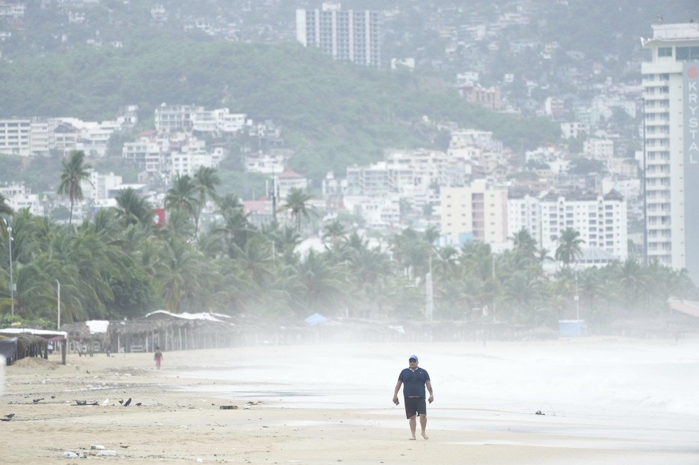 Erick turns rainmaker after hitting Mexico's Pacific coast as a strong hurricane. 1 dead | iNFOnews.ca