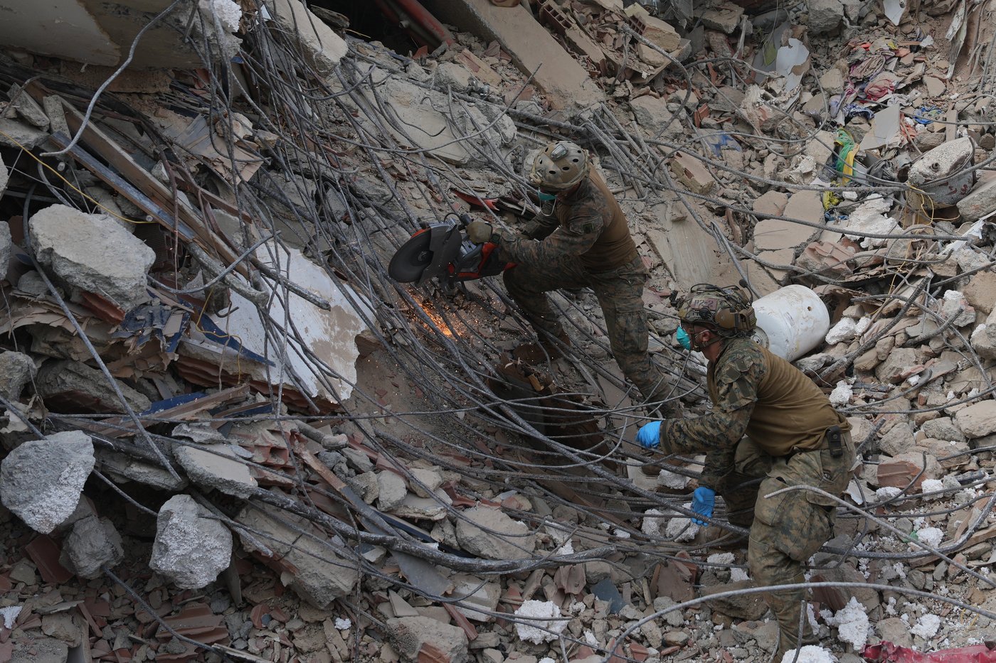 Spotless uniforms, stalled cranes: Inside Venezuela’s faltering quake rescue effort | iNFOnews.ca