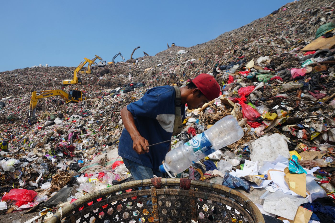 As Indonesia cuts methane emissions, life atop a mountain of garbage begins to change | iNFOnews.ca As Indonesia cuts methane emissions, life atop a mountain of garbage begins to change | iNFOnews.ca