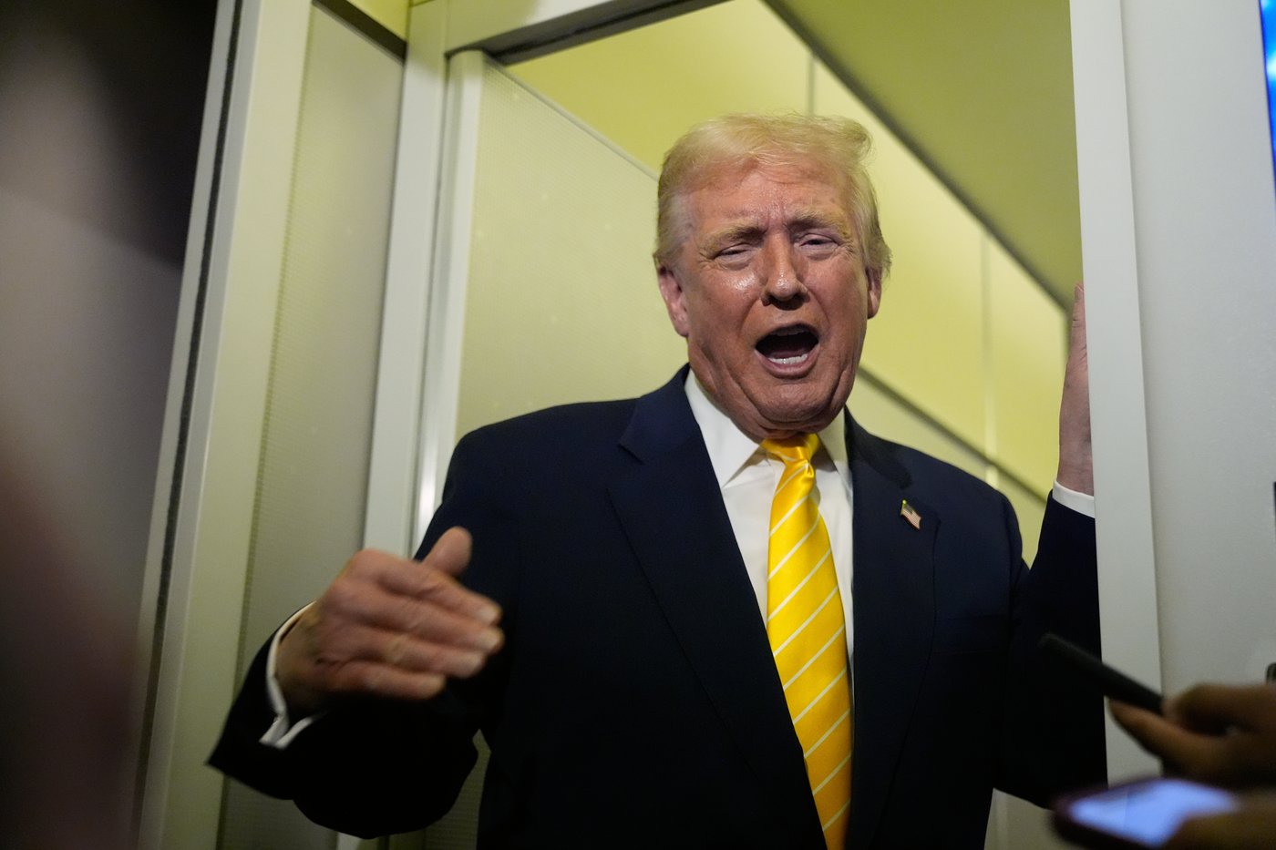 Justice Department quietly replaced 'identical' Trump signatures on recent pardons | iNFOnews.ca Justice Department quietly replaced 'identical' Trump signatures on recent pardons | iNFOnews.ca