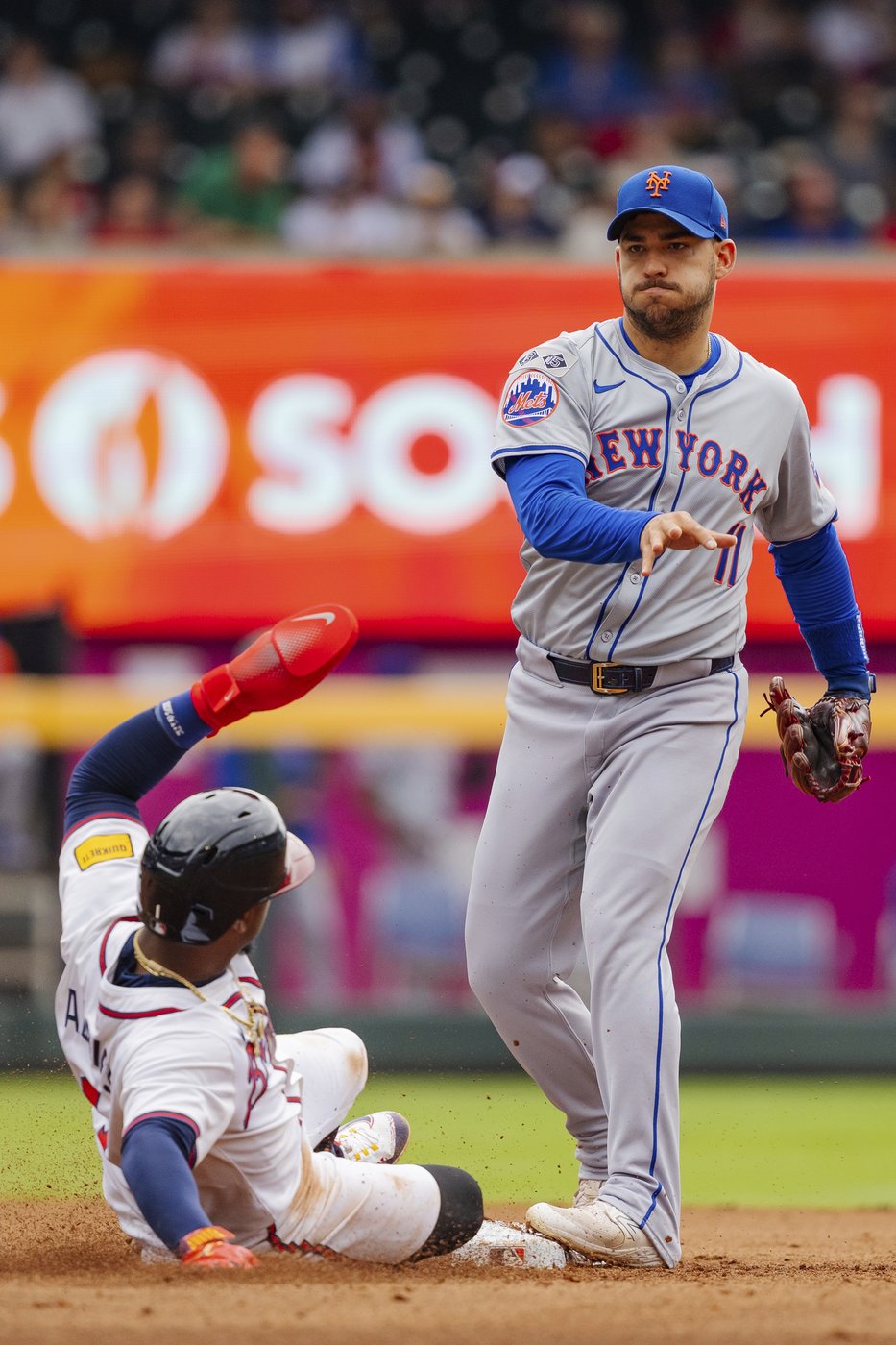 Braves salvage playoff berth with 3-0 win over the Mets, who win thrilling opener 8-7 to clinch | iNFOnews.ca