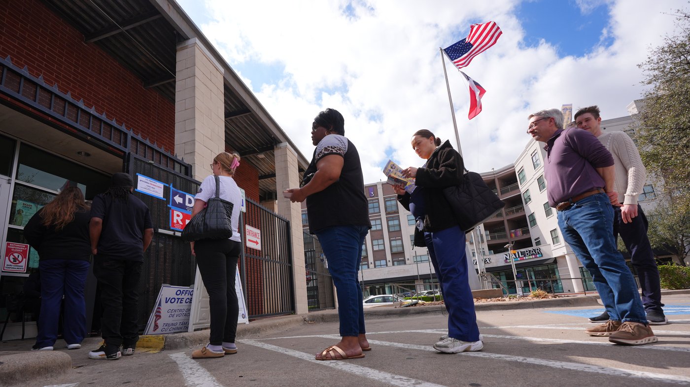 All eyes on Texas as the midterm elections officially begin, in photos | iNFOnews.ca