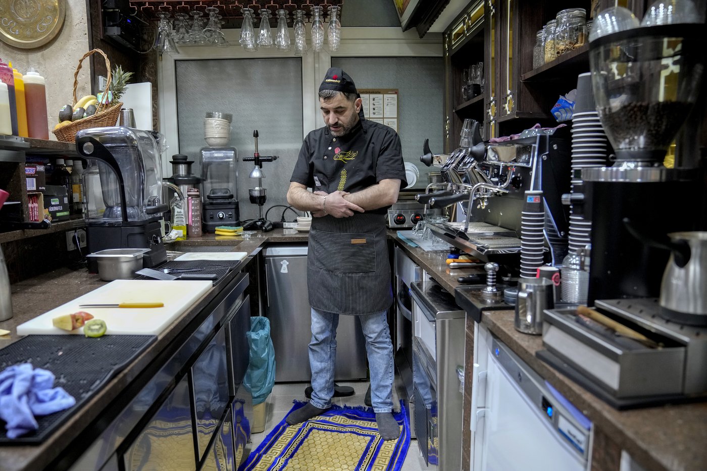 Syrians in Germany worried by some politicians' eagerness for them to go home after Assad's fall | iNFOnews.ca