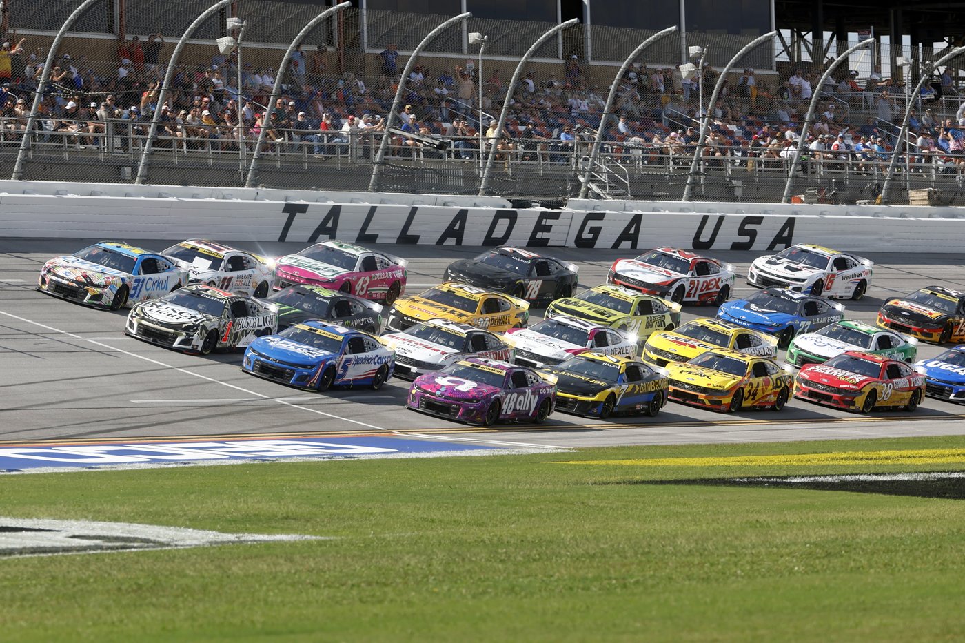 Stenhouse snaps 65-race losing streak after late crash at Talladega scrambles playoff picture | iNFOnews.ca Stenhouse snaps 65-race losing streak after late crash at Talladega scrambles playoff picture | iNFOnews.ca
