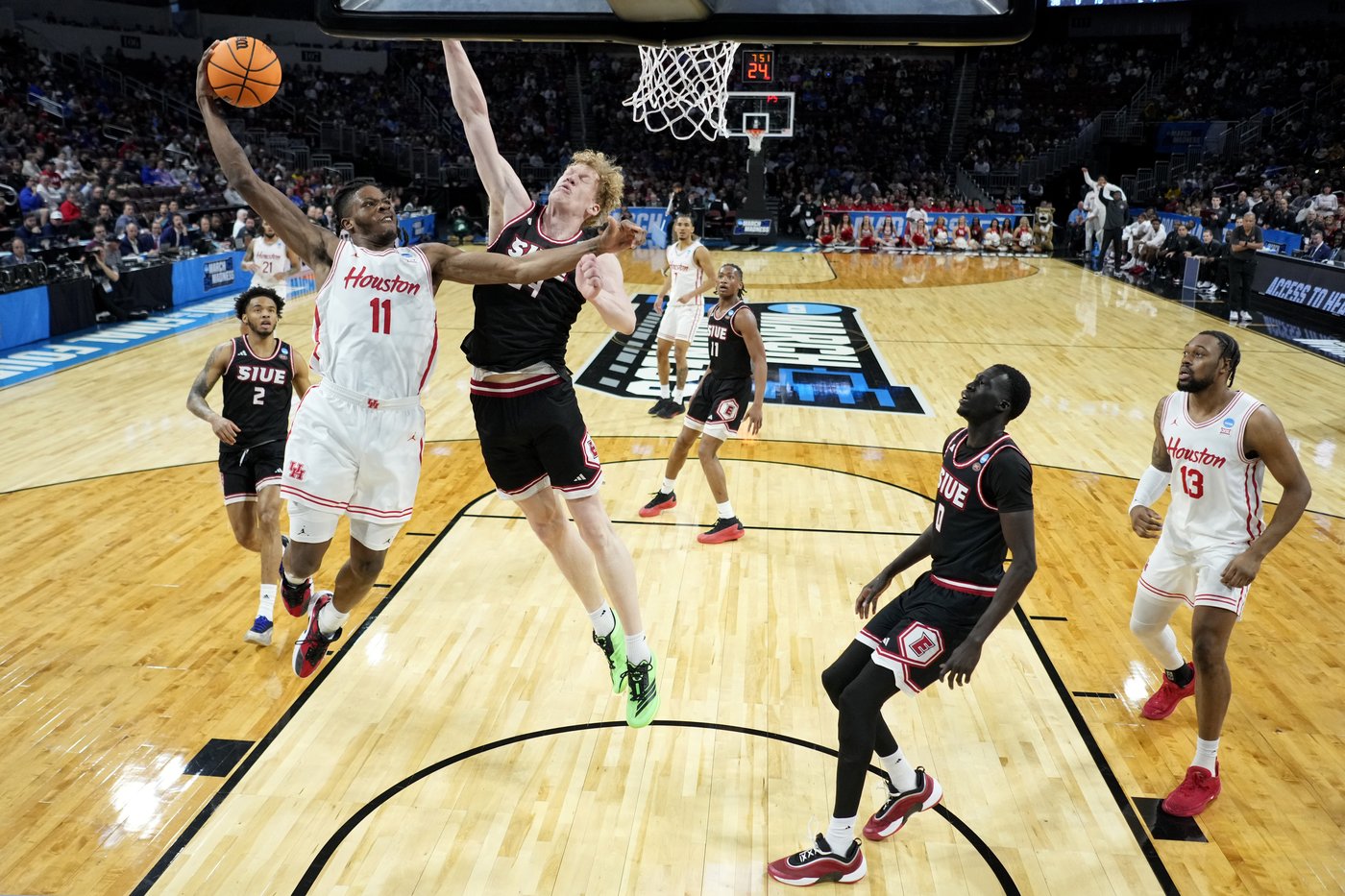 SIUE's Ray'Sean Taylor broke down in tears after NCAA loss. The chance to play meant that much | iNFOnews.ca SIUE's Ray'Sean Taylor broke down in tears after NCAA loss. The chance to play meant that much | iNFOnews.ca