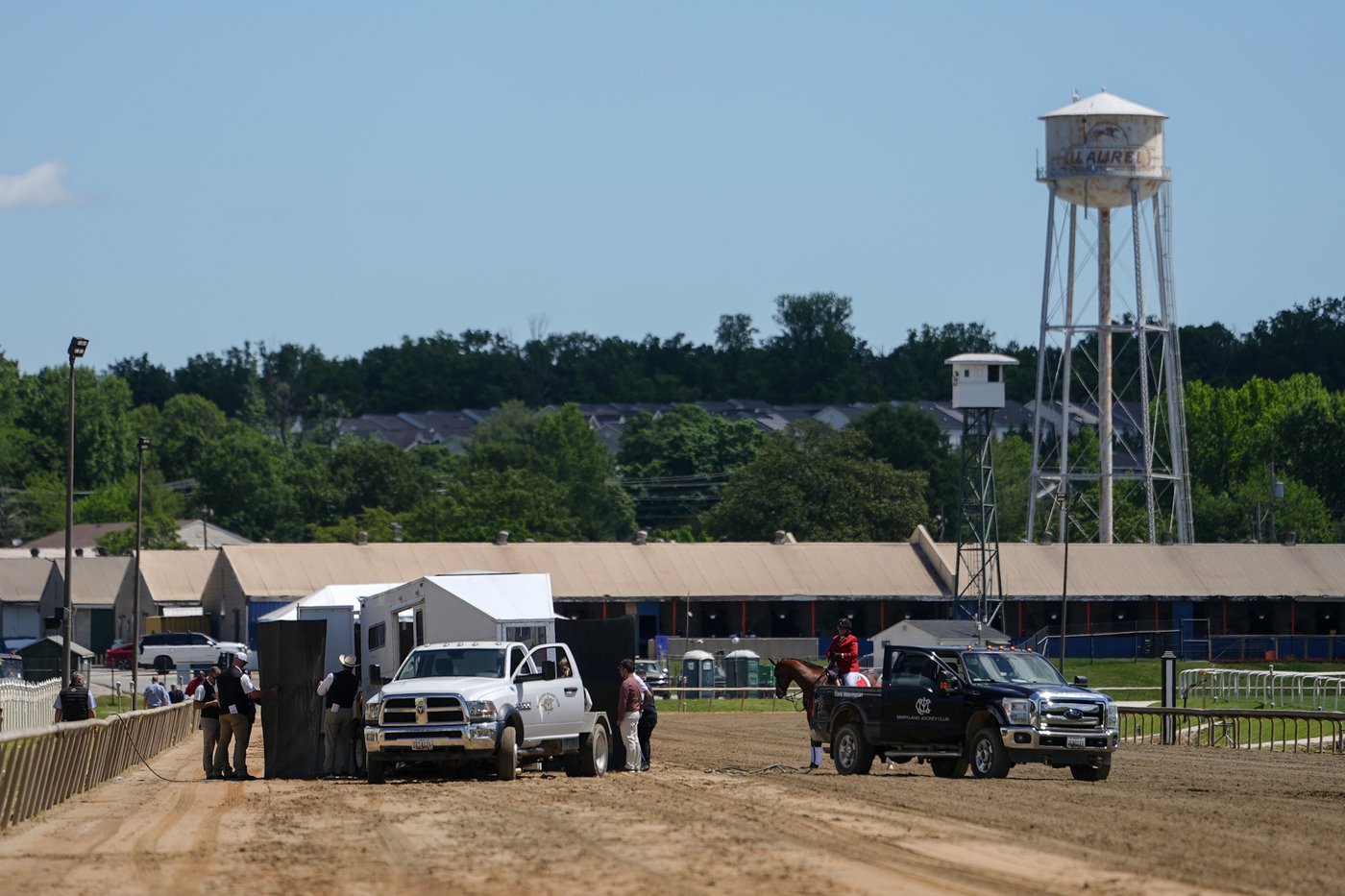 Colt making his racing debut dies after a race at Laurel, the day before the Preakness | iNFOnews.ca