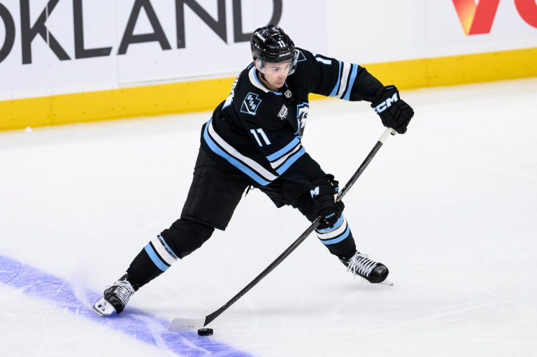 Vanecek earns 1st shutout of the season, 100th career win in Utah's 3-0 victory over the Flyers | iNFOnews.ca