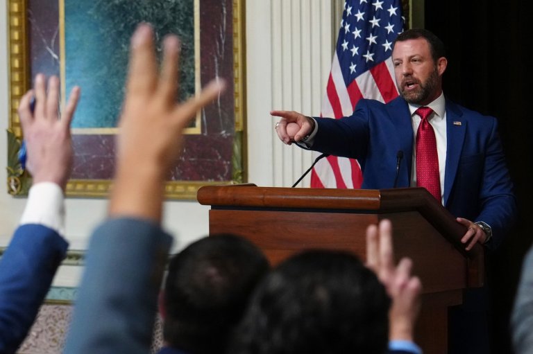Democrats press ICE on oversight, say 1 officer referred for discipline over use of force | iNFOnews.ca