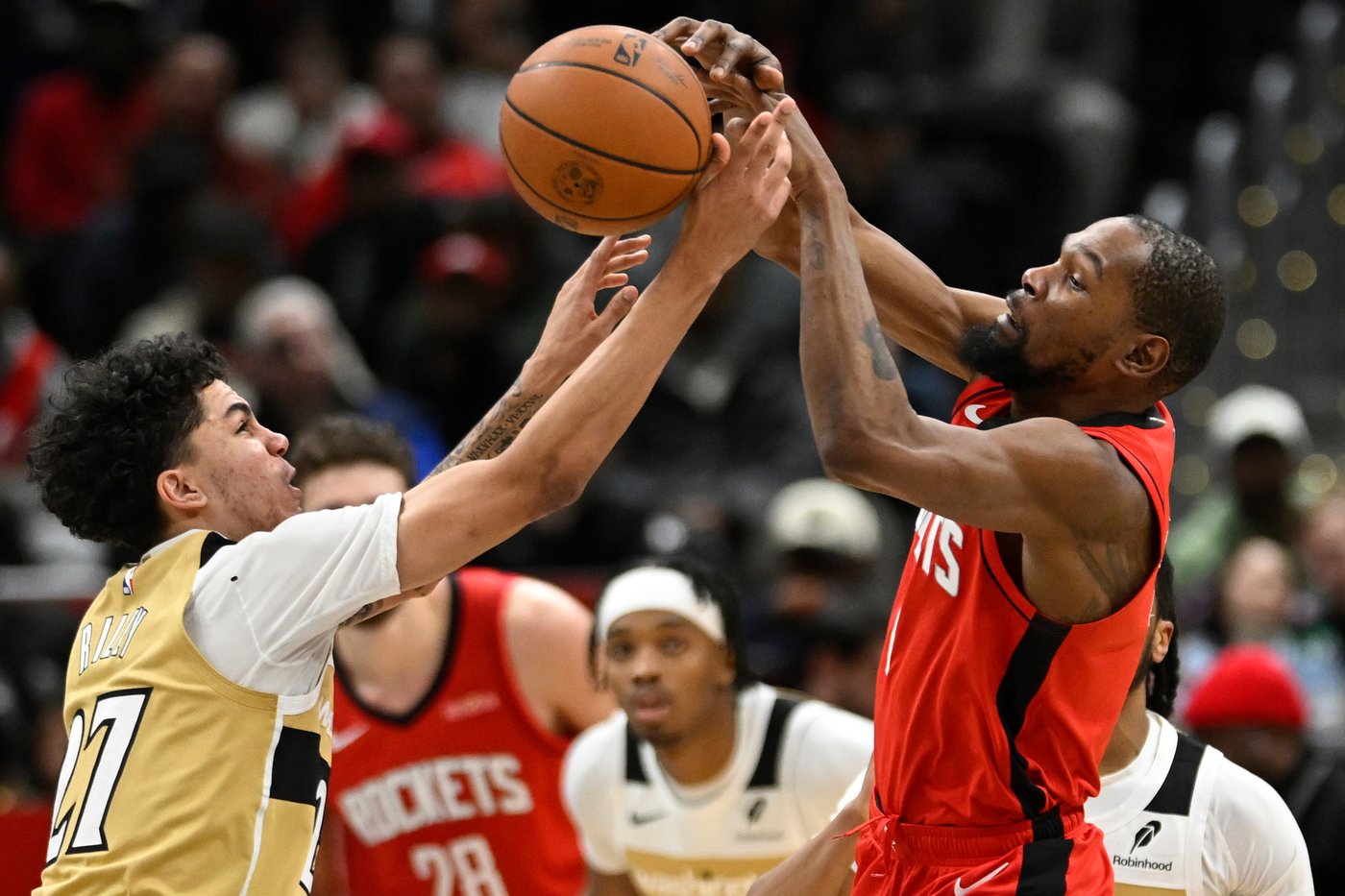 Rockets beat the Wizards 123-118 after Trae Young gets ejected for leaving the bench | iNFOnews.ca