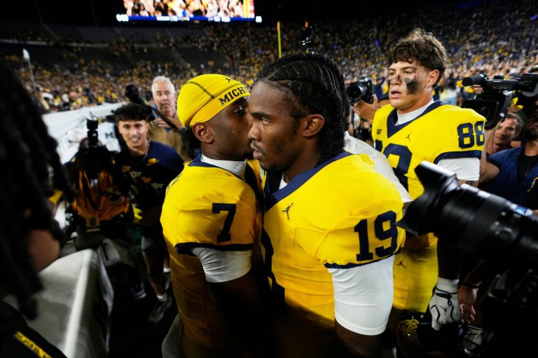 No. 16 Michigan escapes an 'epic loss' thanks to a disputed replay and a second-chance Hail Mary | iNFOnews.ca