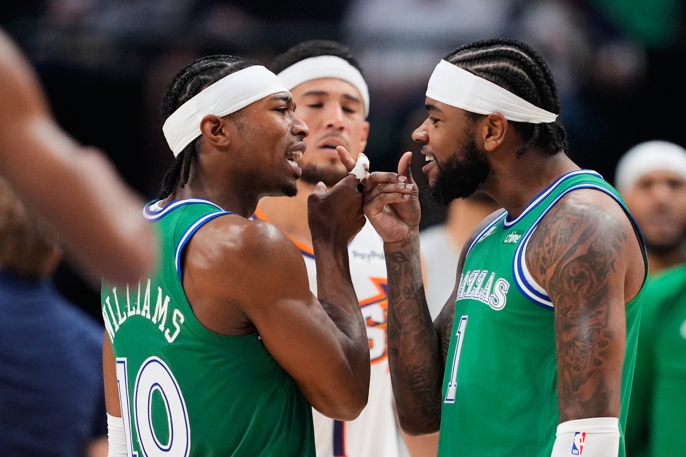 Devin Booker, Grayson Allen lead Suns past struggling Mavericks, 123-114 | iNFOnews.ca