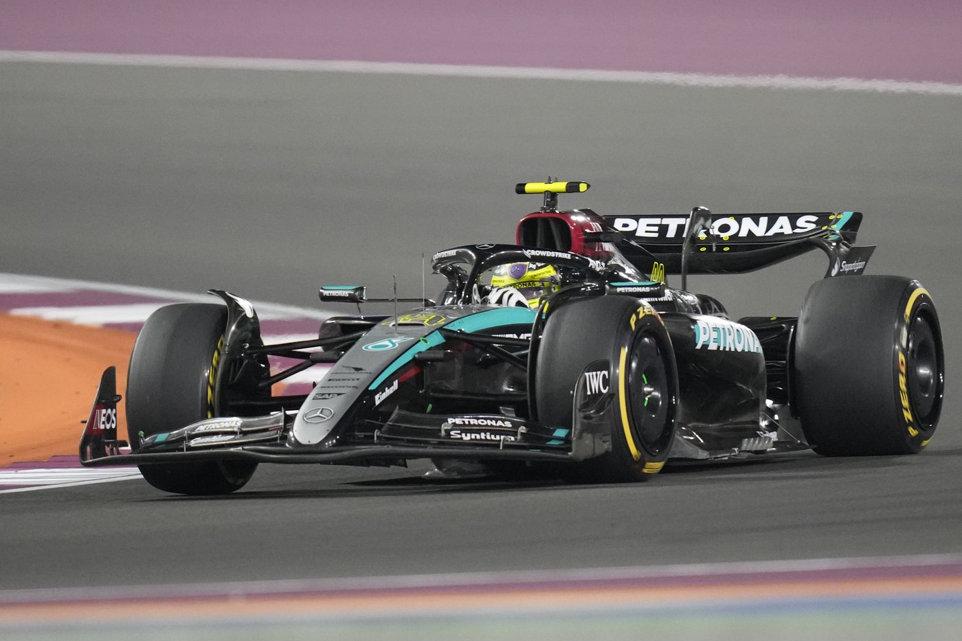 Penalties and a puncture leave Lewis Hamilton struggling again as his Mercedes exit nears | iNFOnews.ca