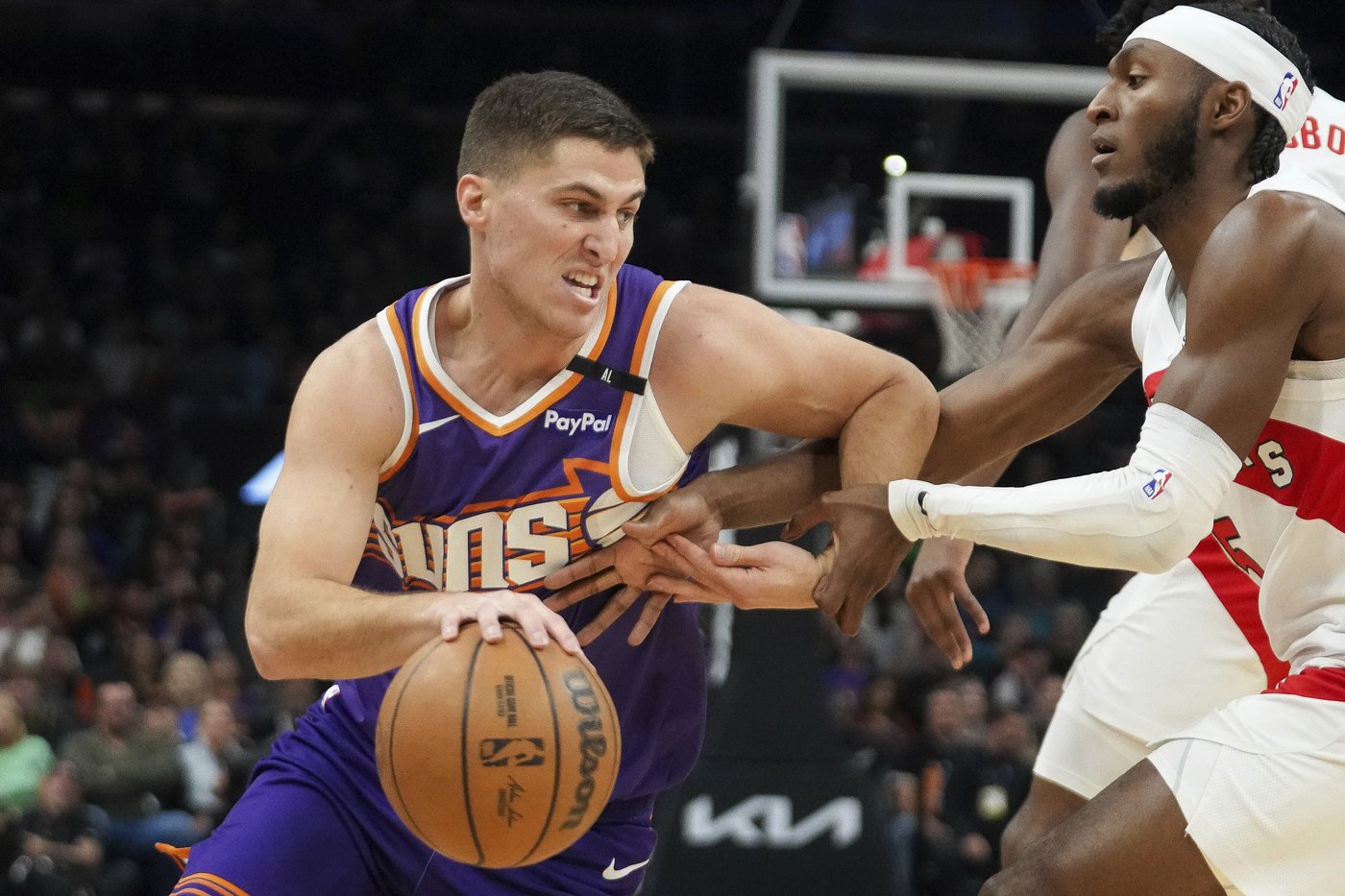 Devin Booker leads big 2nd quarter, Suns rout Raptors 129-89 | iNFOnews.ca Devin Booker leads big 2nd quarter, Suns rout Raptors 129-89 | iNFOnews.ca