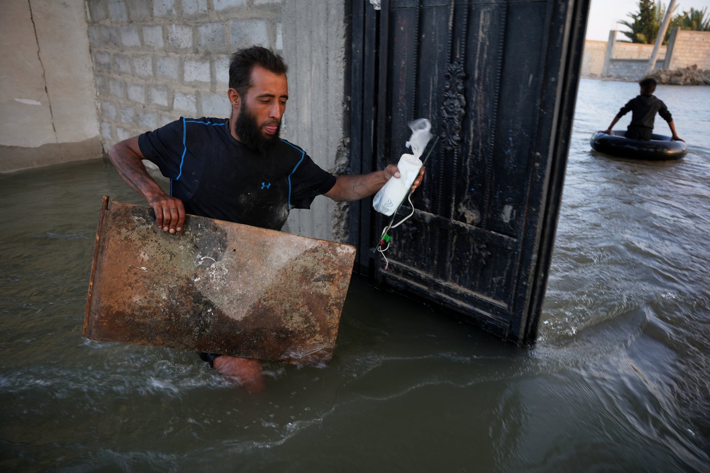 Photos of rare Euphrates River flooding forcing Syrians inland | iNFOnews.ca