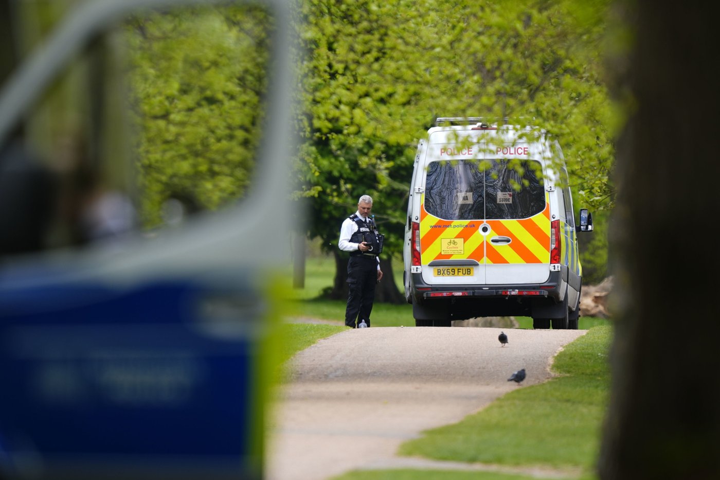 London police, some in protective clothing, probe discarded items near Israeli Embassy | iNFOnews.ca