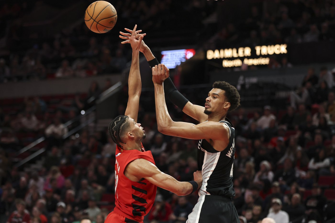 Wembanyama makes 2 free throws with 2.1 seconds left in Spurs' 118-116 win over Trail Blazers | iNFOnews.ca Wembanyama makes 2 free throws with 2.1 seconds left in Spurs' 118-116 win over Trail Blazers | iNFOnews.ca