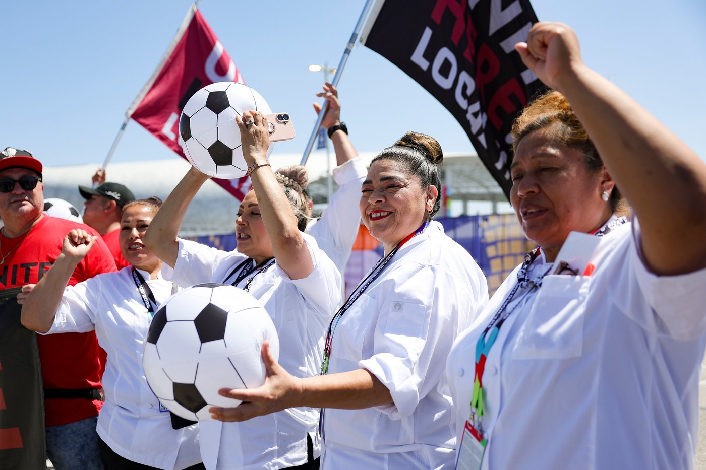 Stadium workers near LA say they have a tentative deal, averting strike ahead of World Cup | iNFOnews.ca Stadium workers near LA say they have a tentative deal, averting strike ahead of World Cup | iNFOnews.ca