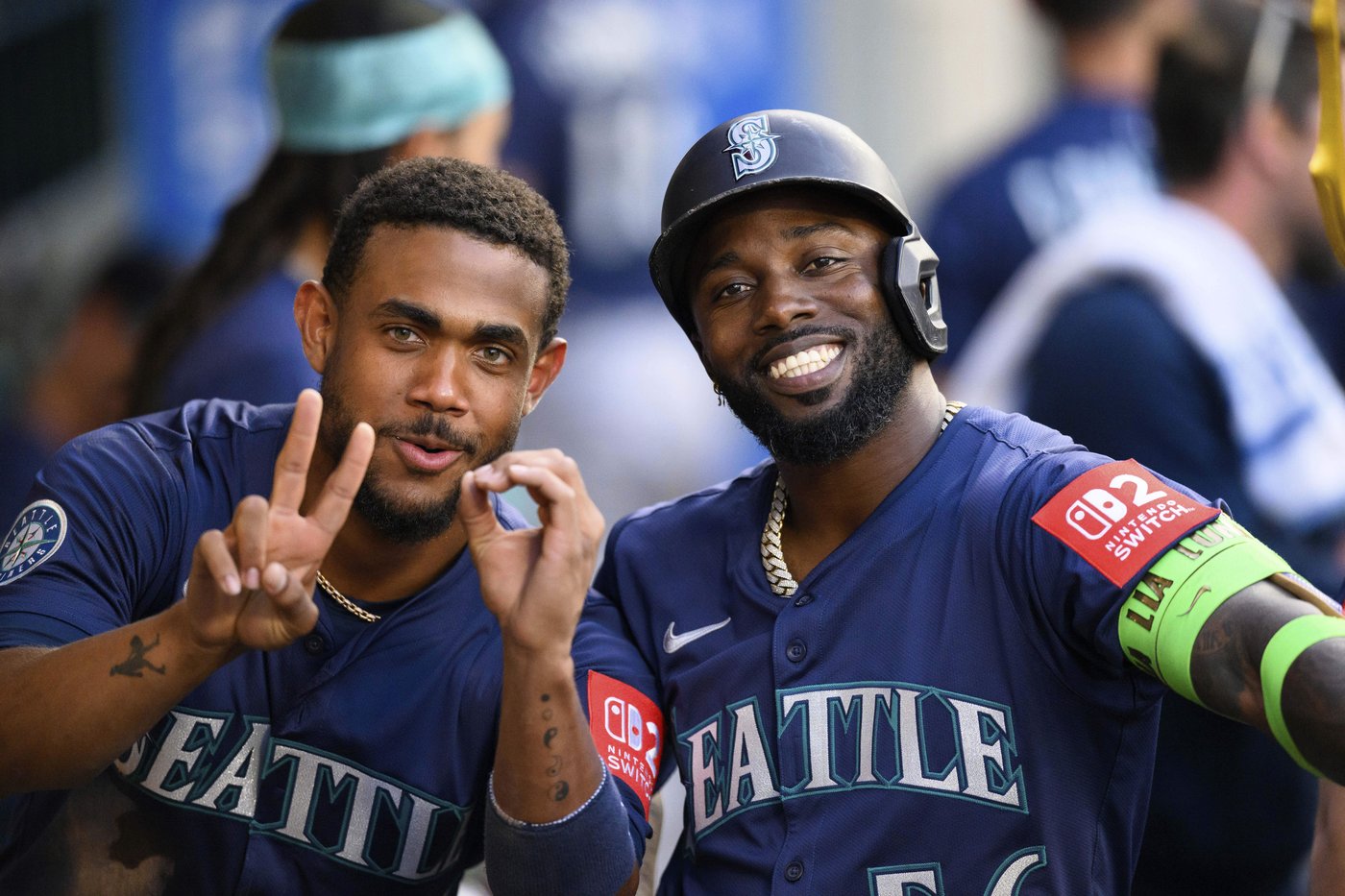 Cal Raleigh is first to 40 homers this season with tiebreaking shot in Mariners' 7-2 win over Angels | iNFOnews.ca