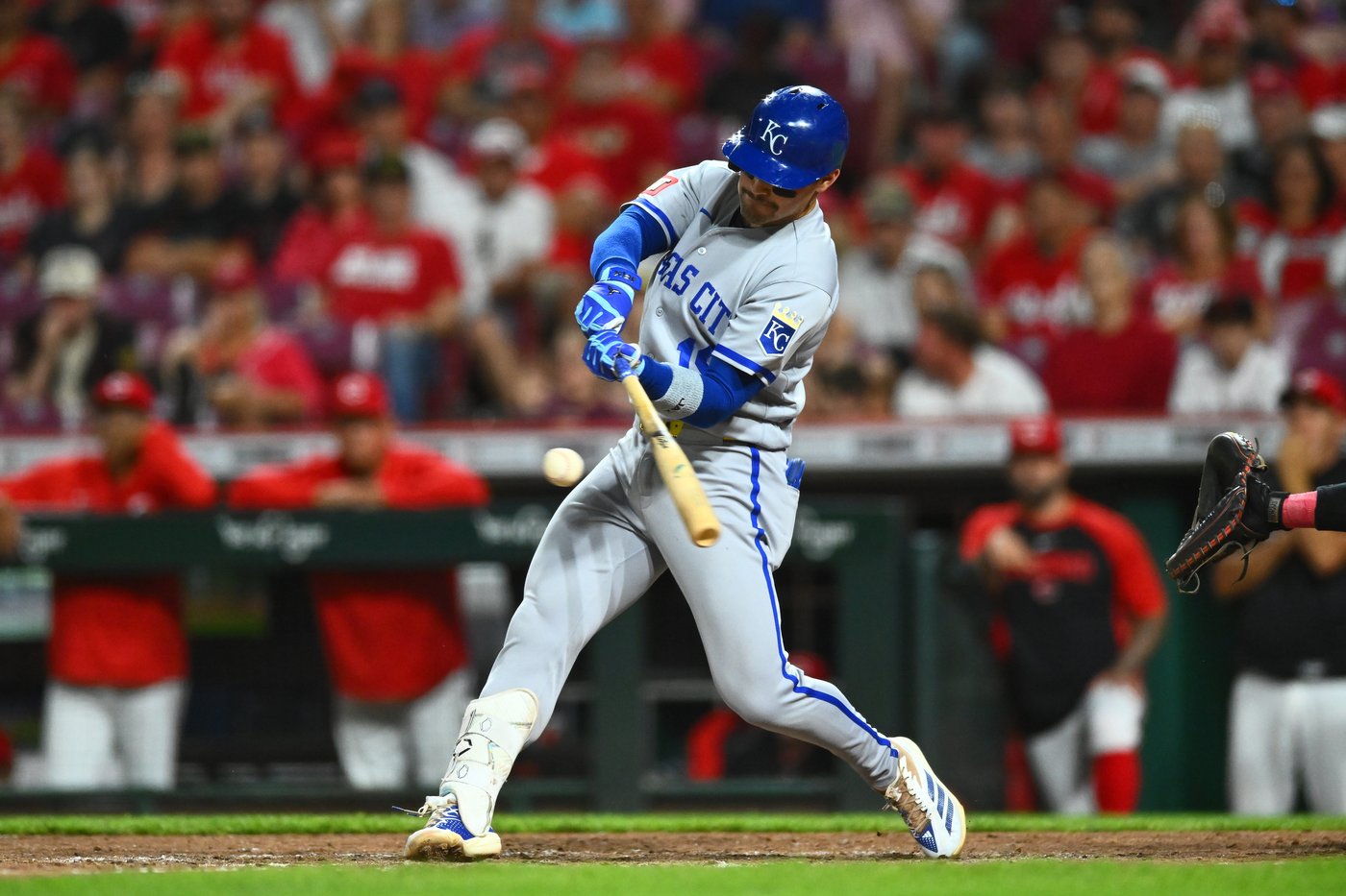 Massey hits tiebreaking RBI single in 9th inning, Royals beat Reds 5-2 | iNFOnews.ca Massey hits tiebreaking RBI single in 9th inning, Royals beat Reds 5-2 | iNFOnews.ca