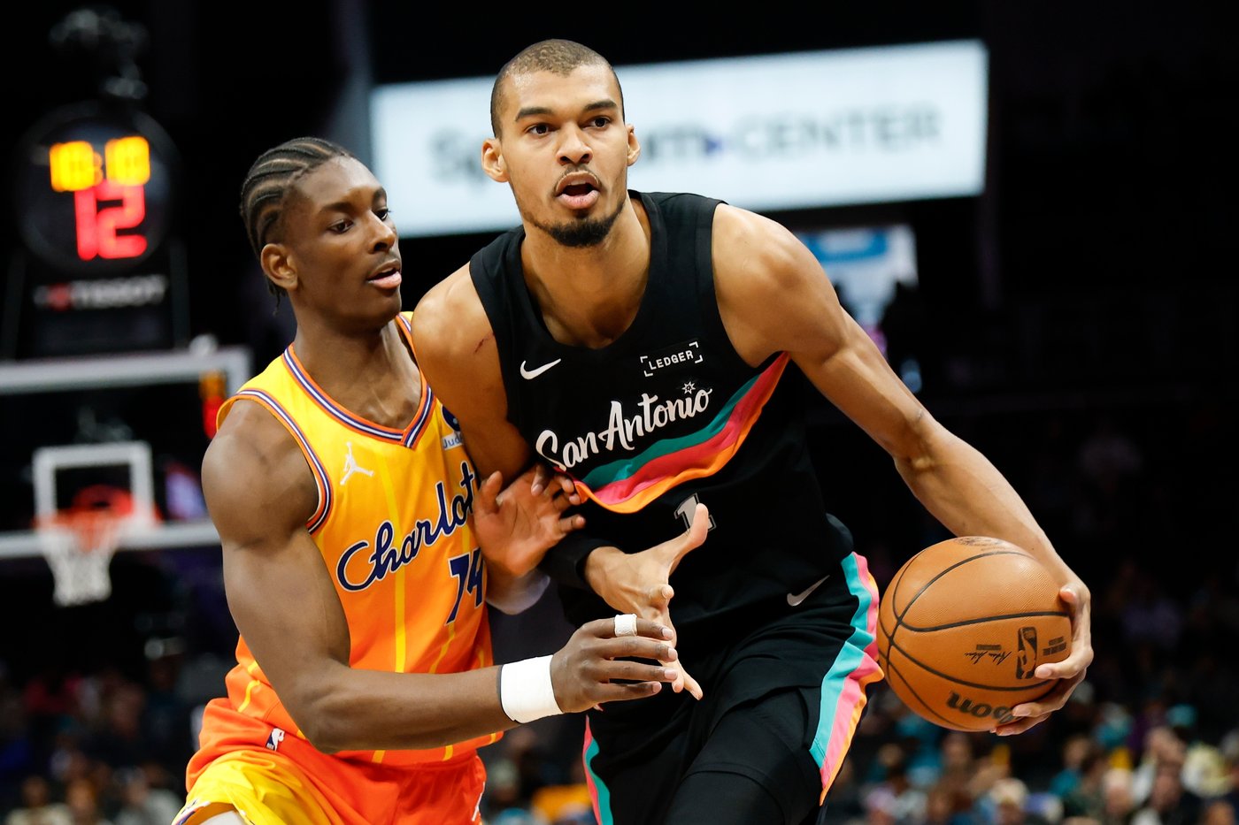Brandon Miller scores 26 as surging Hornets beat Spurs 111-106 to push win streak to 6 games | iNFOnews.ca