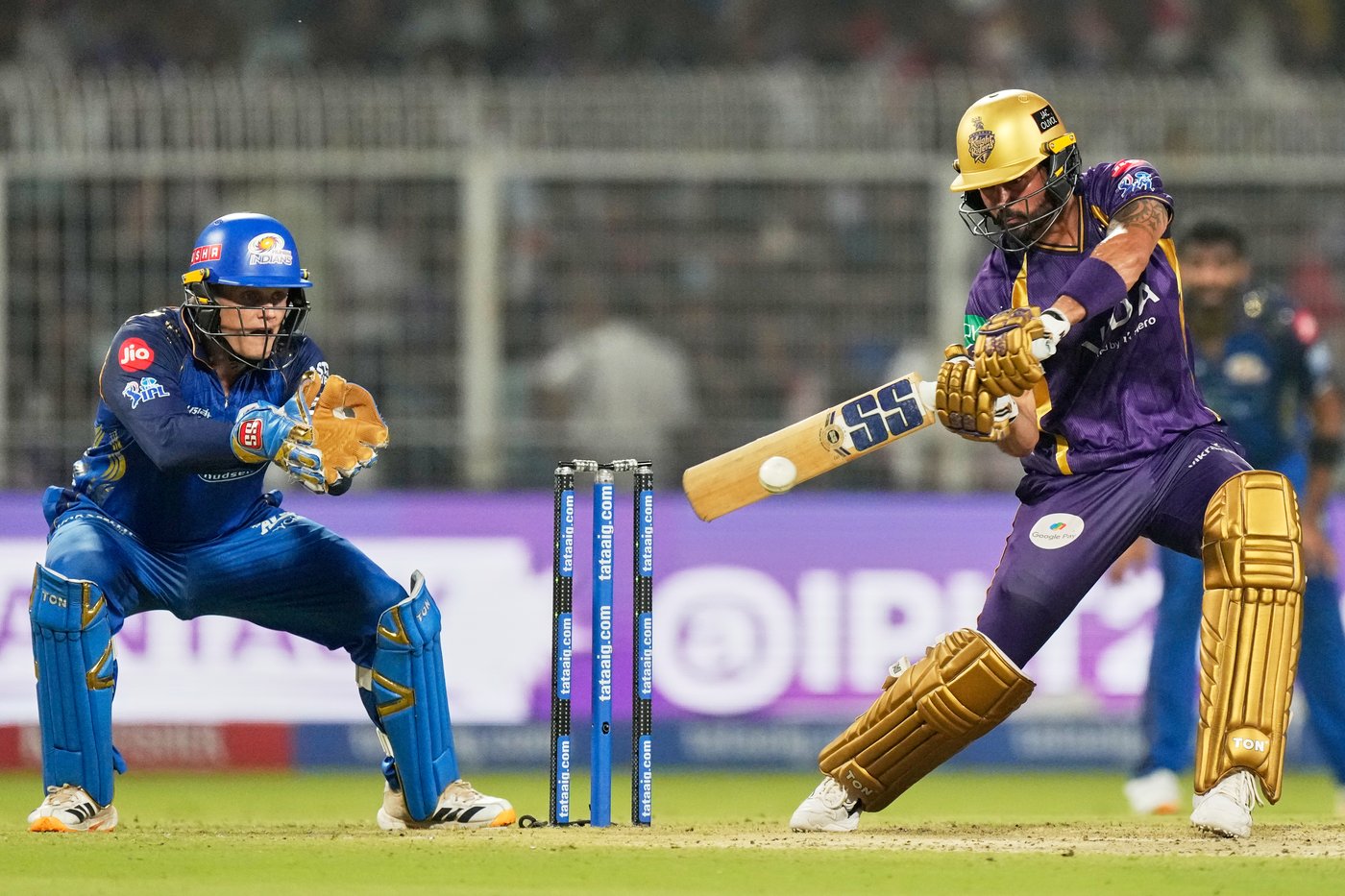 Kolkata stays in playoff contention with 4-wicket win over Mumbai in Indian Premier League | iNFOnews.ca Kolkata stays in playoff contention with 4-wicket win over Mumbai in Indian Premier League | iNFOnews.ca