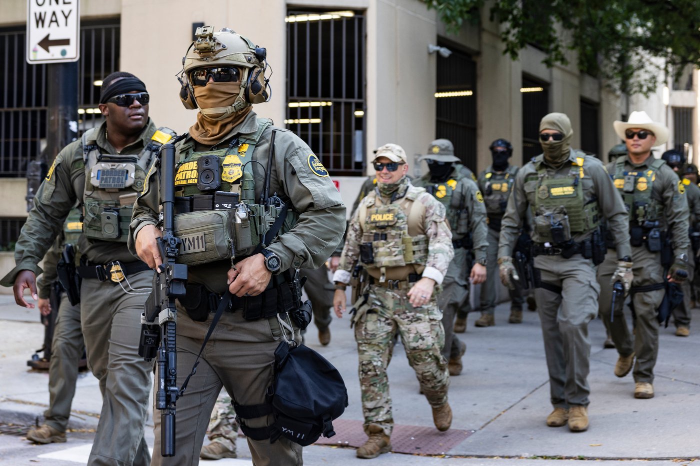 Illinois governor says troops could be deployed to Chicago as immigration agents patrol downtown | iNFOnews.ca