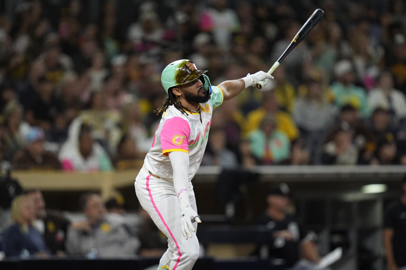 White Sox lose 118th game, waste 9th-inning comeback as Padres win 3-2 on Tatis hit in 10th | iNFOnews.ca