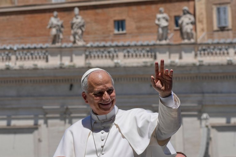 Chicago mayor invites Pope Leo XIV to visit his native city next year | iNFOnews.ca