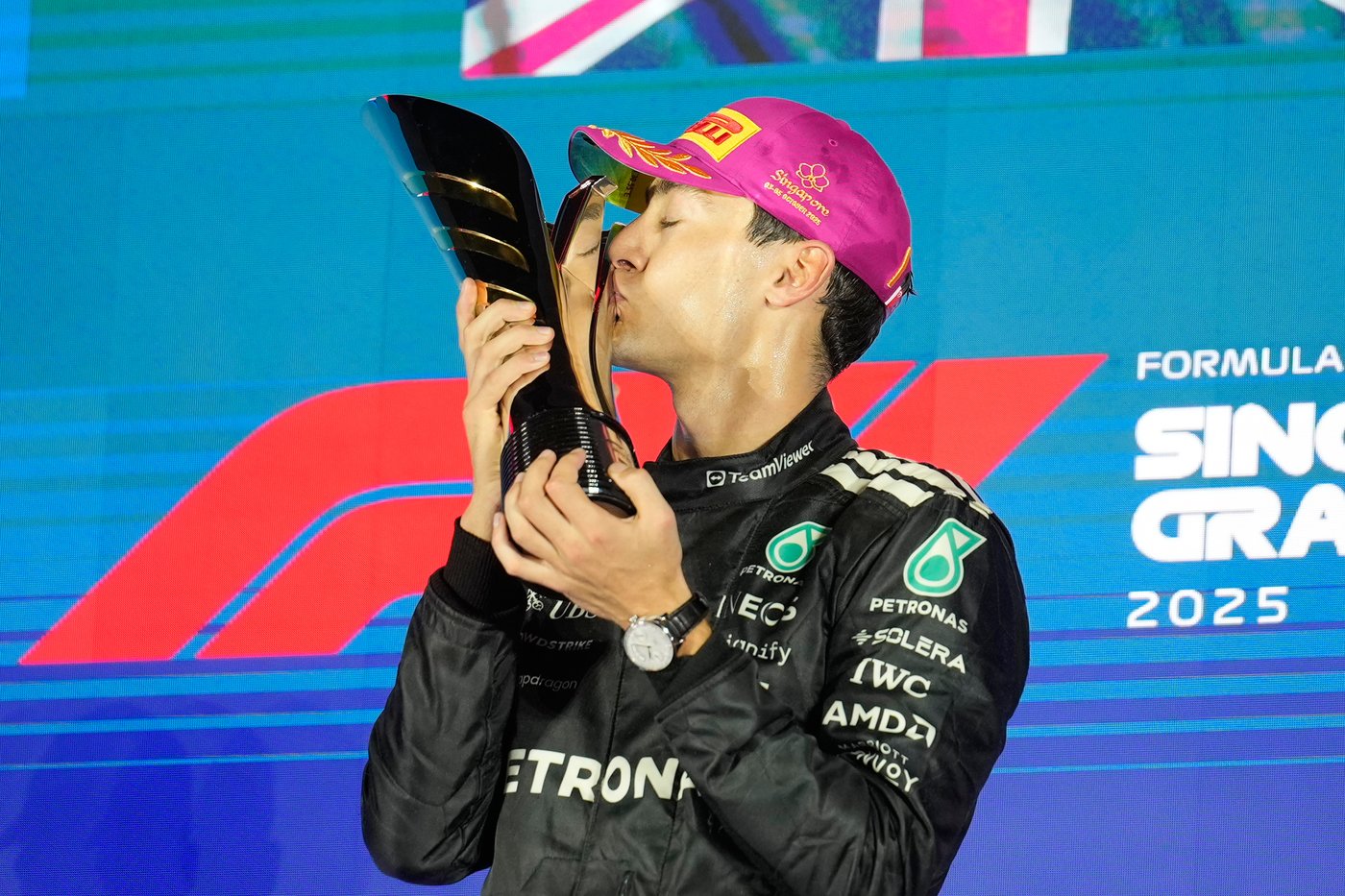 George Russell wins F1's Singapore GP as McLaren secures constructors' title | iNFOnews.ca