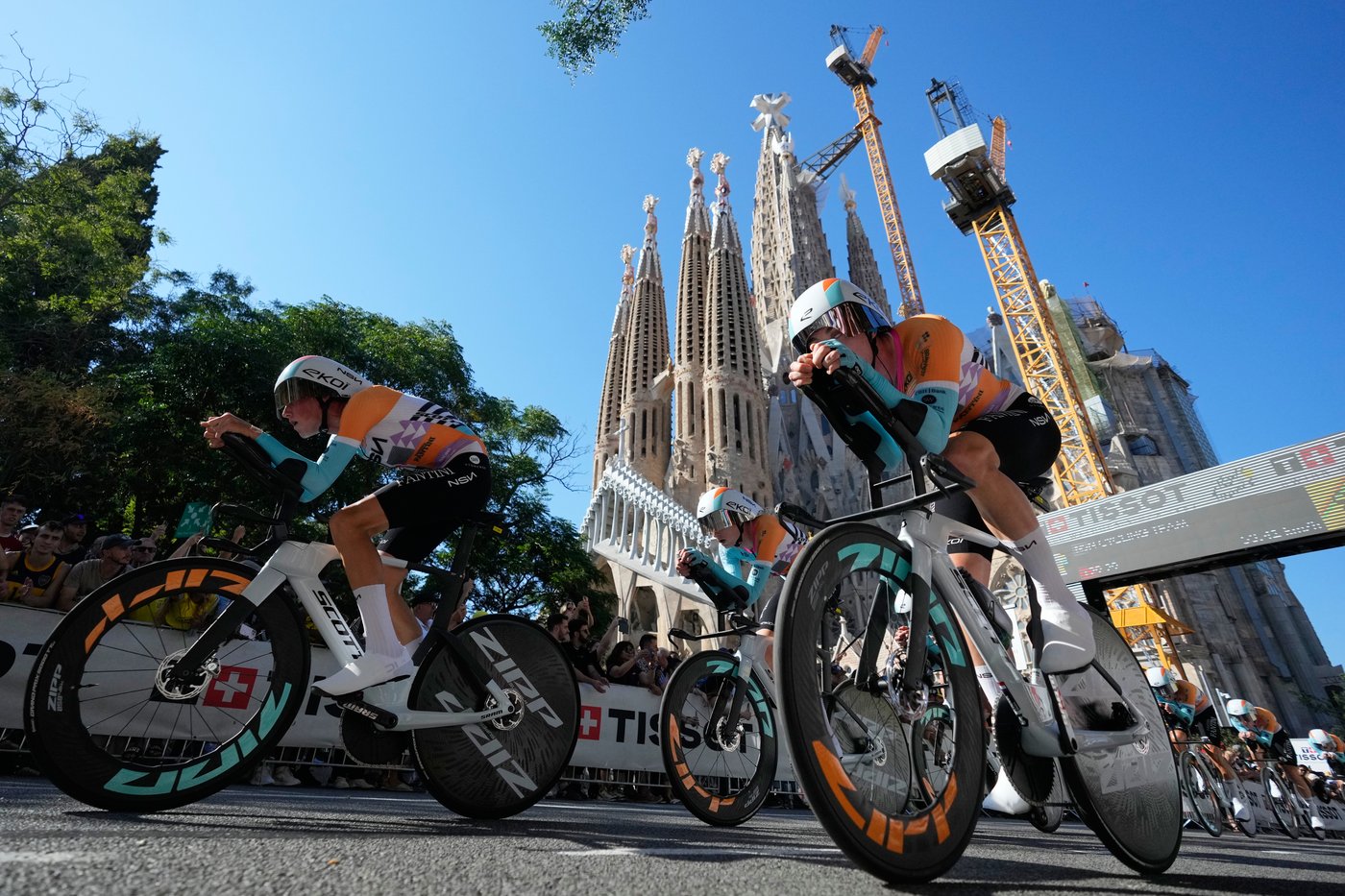 Pogačar starts quest for 5th Tour de France title but Vingegaard takes early edge in Barcelona | iNFOnews.ca