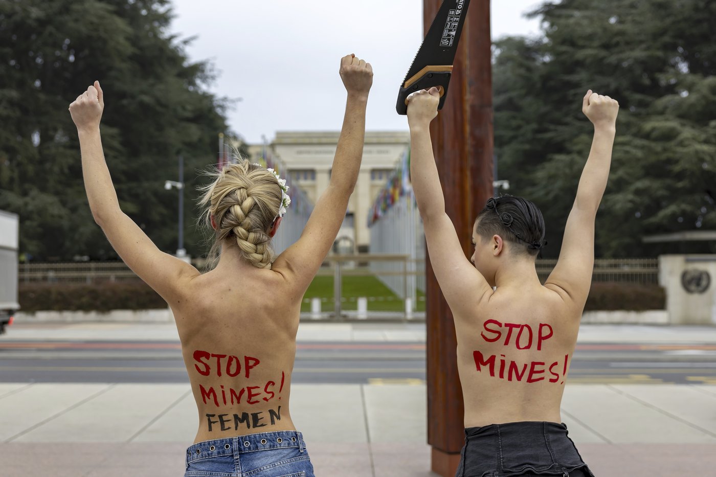 Topless women protesting the Ukraine war are detained for vandalizing sculpture near UN building | iNFOnews.ca