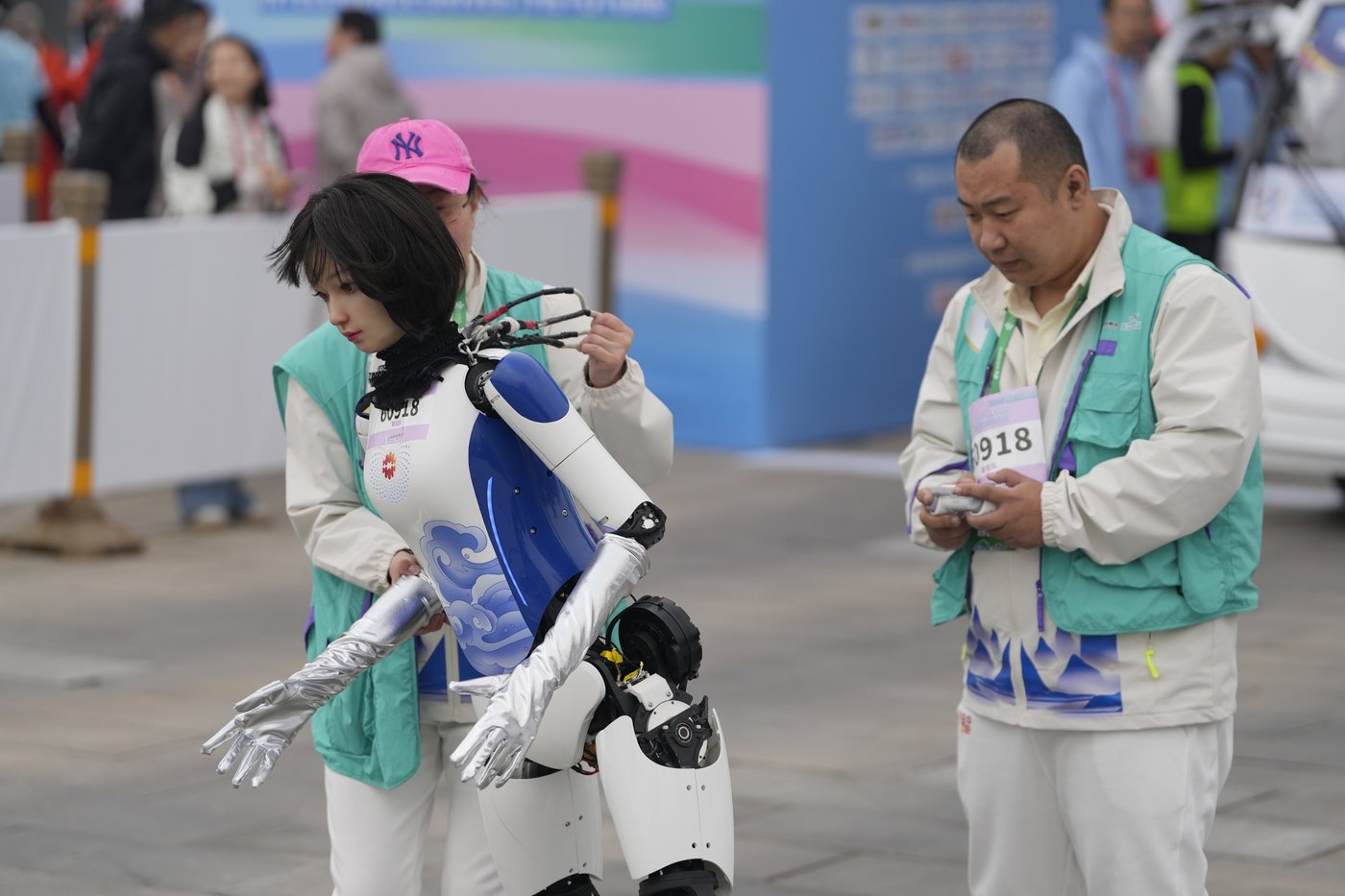 PHOTO COLLECTION: Humanoid Robot Half-Marathon | iNFOnews.ca PHOTO COLLECTION: Humanoid Robot Half-Marathon | iNFOnews.ca