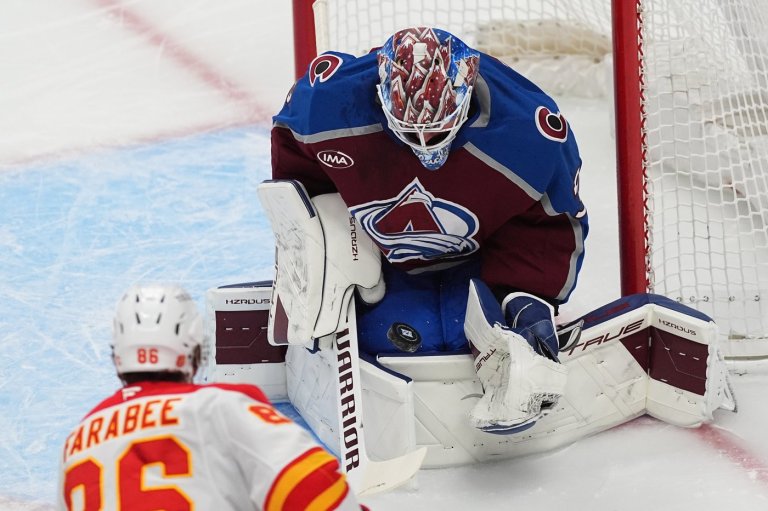 MacKinnon scores career-high 52nd goal of season, Avs clinch NHL's top seed with 3-1 win over Flames | iNFOnews.ca