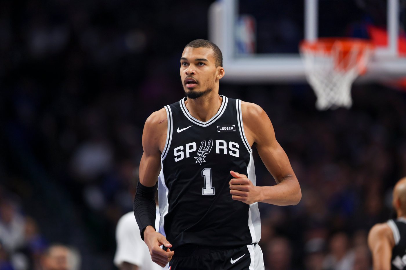 Wembanyama scores 29 points as Spurs beat Mavs despite another 30-plus night from Cooper Flagg | iNFOnews.ca