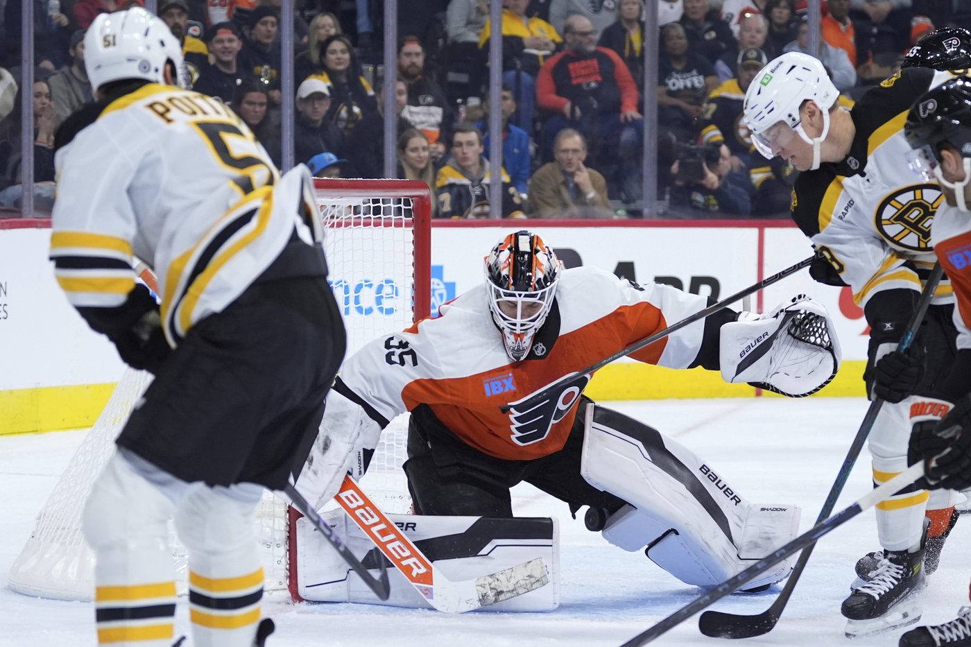 Joonas Korpisalo makes 20 saves as Bruins shut out Flyers 3-0 | iNFOnews.ca