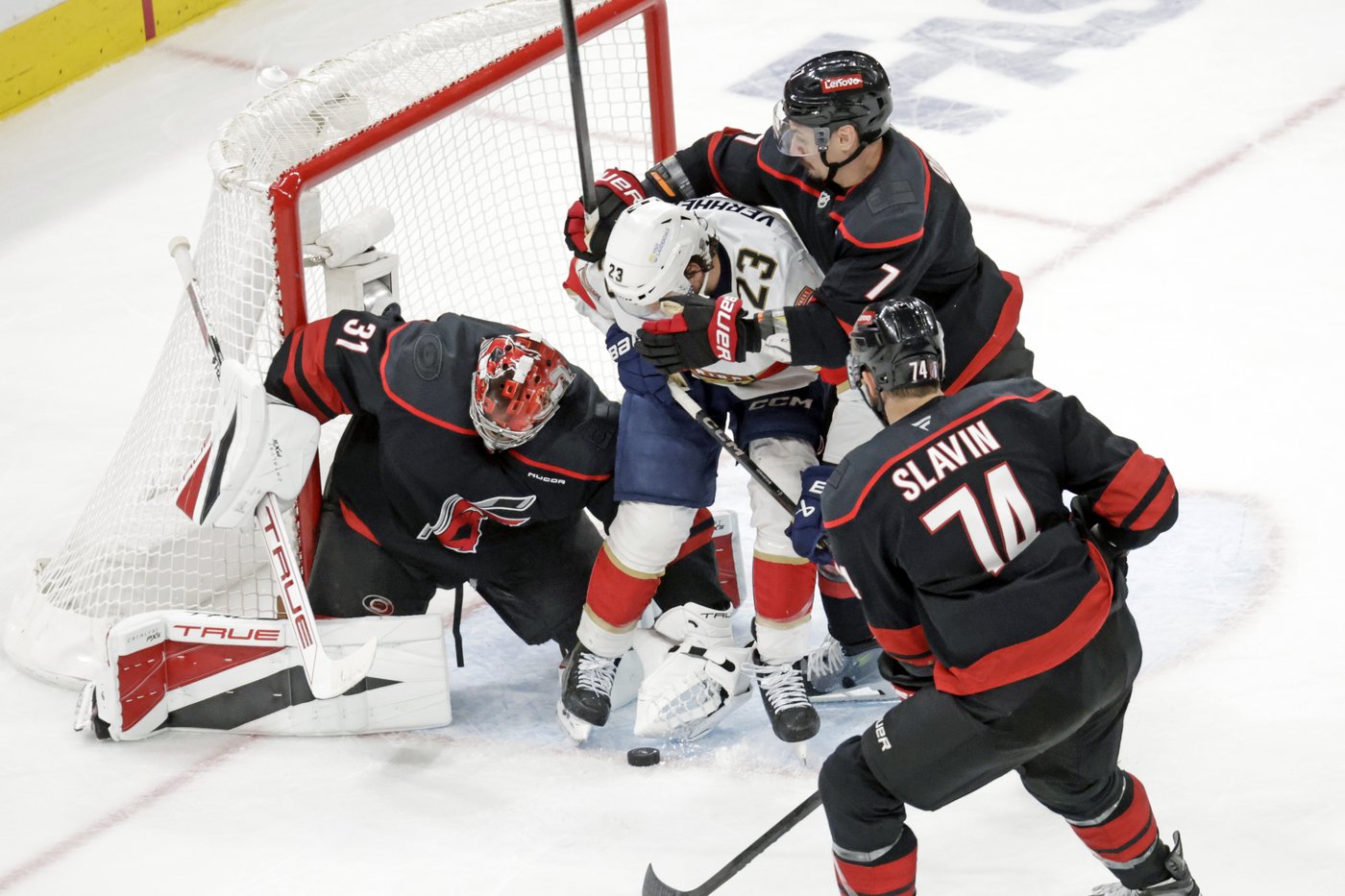 Defending champion Panthers head back to Cup Final with 5-3 win over Hurricanes | iNFOnews.ca