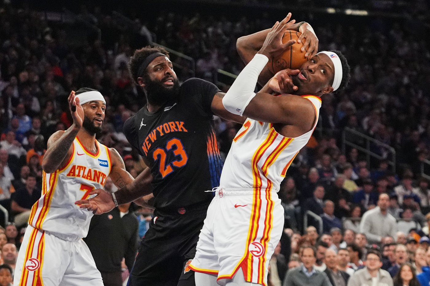 Jalen Brunson scores 39 points and the Knicks rout the Hawks 126-97 for a 3-2 series lead | iNFOnews.ca