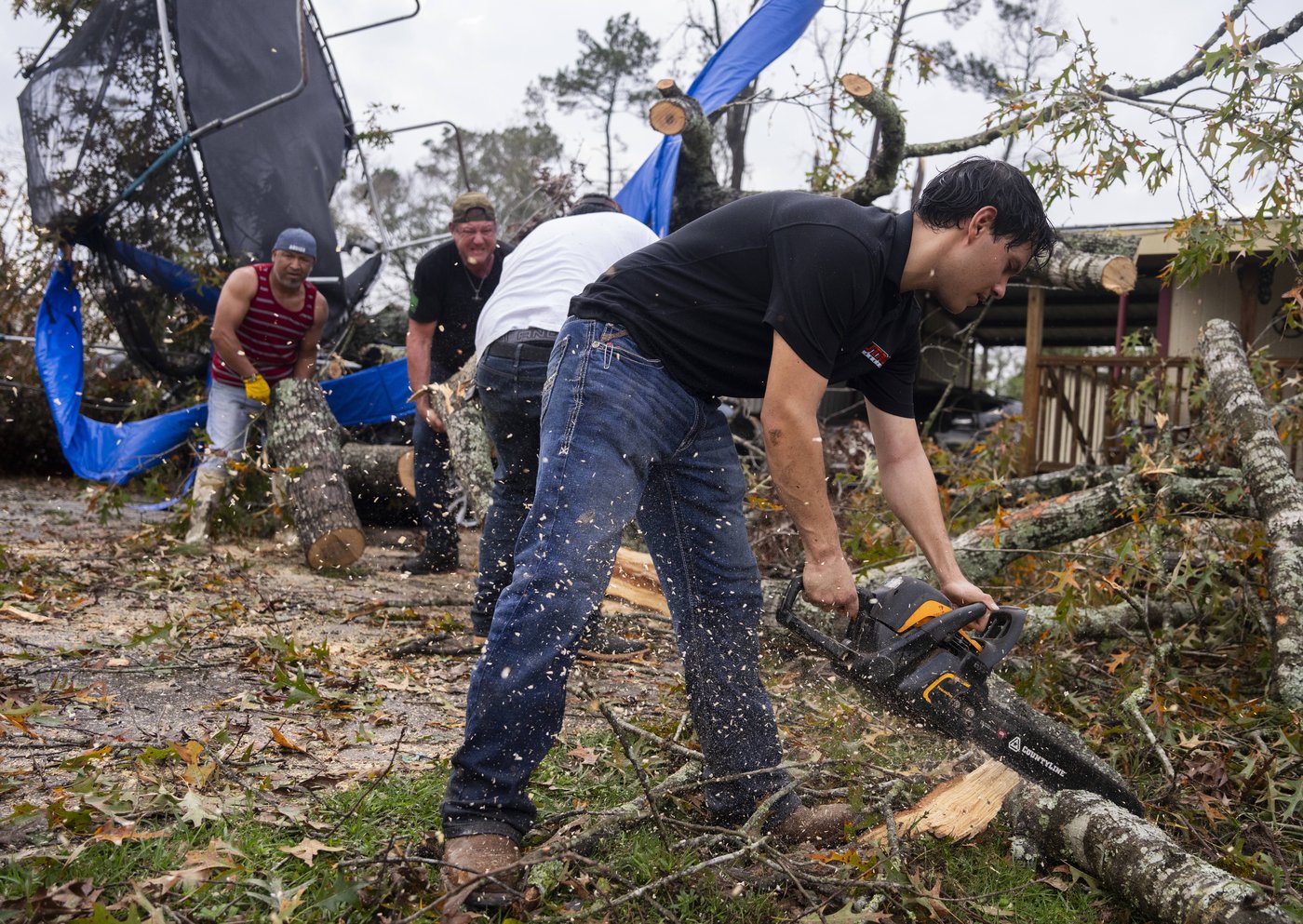 Southerners are cleaning up from tornadoes that swept the region | iNFOnews.ca Southerners are cleaning up from tornadoes that swept the region | iNFOnews.ca
