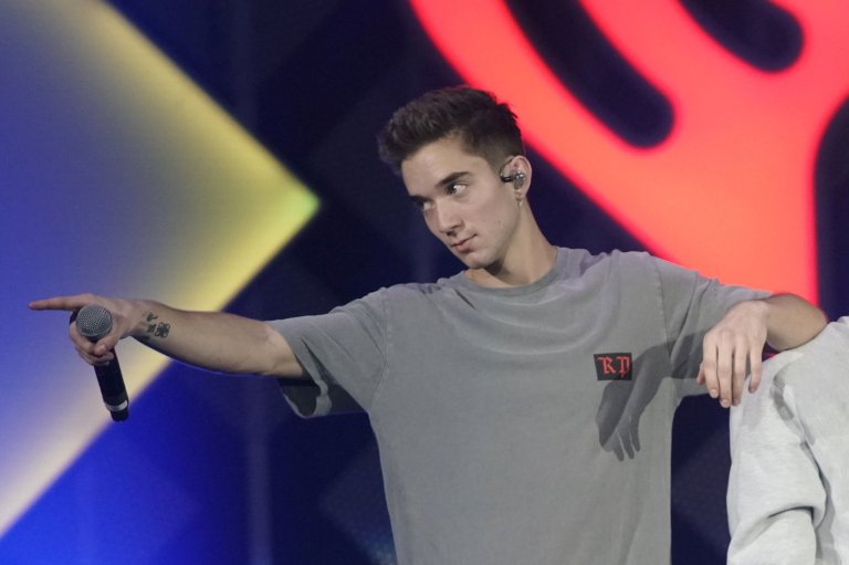 Ex-girlfriend of boy band member charged with trying to hire a hitman to kill him | iNFOnews.ca