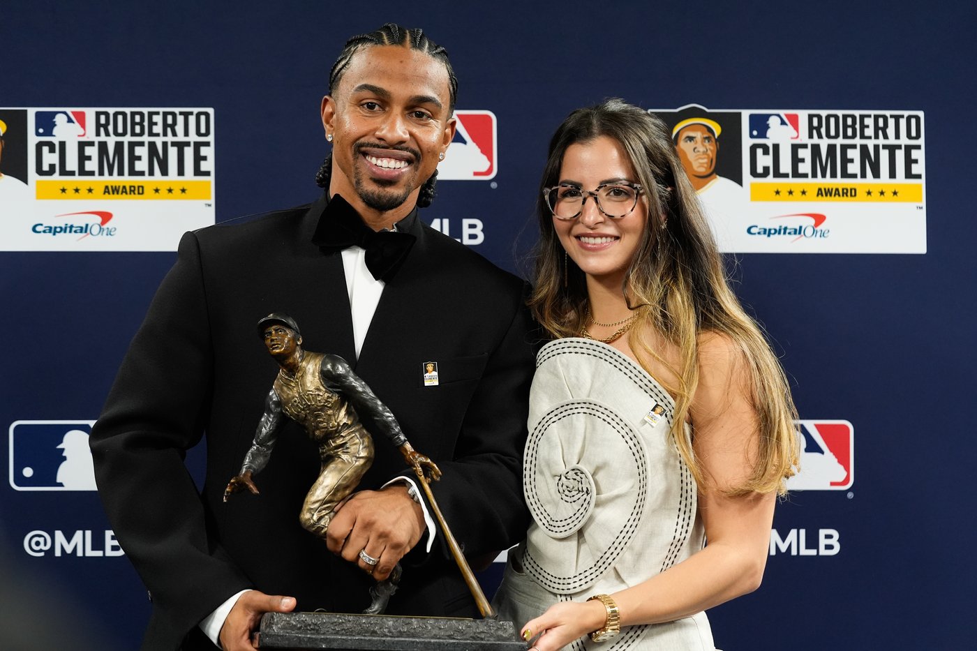 Mets' Francisco Lindor wins Roberto Clemente Award for humanitarian work | iNFOnews.ca Mets' Francisco Lindor wins Roberto Clemente Award for humanitarian work | iNFOnews.ca