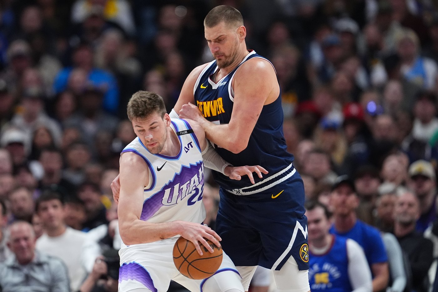Jokic's triple-double, Murray and Johnson hit late 3s to rally Nuggets by Jazz, 135-129 | iNFOnews.ca